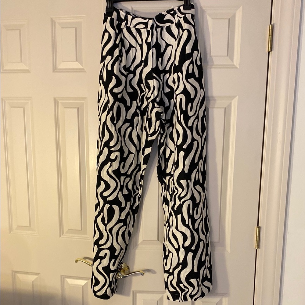 Anthropologie Stylish Black and White Patterned linen wide leg Pants